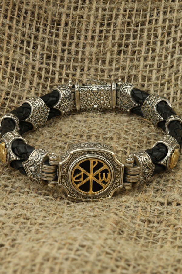 Браслет из серебра и золота c кожаным шнурком и ониксом