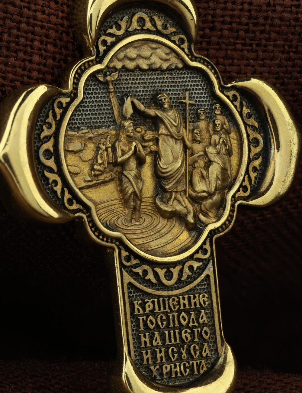 Крест из лимонного золота