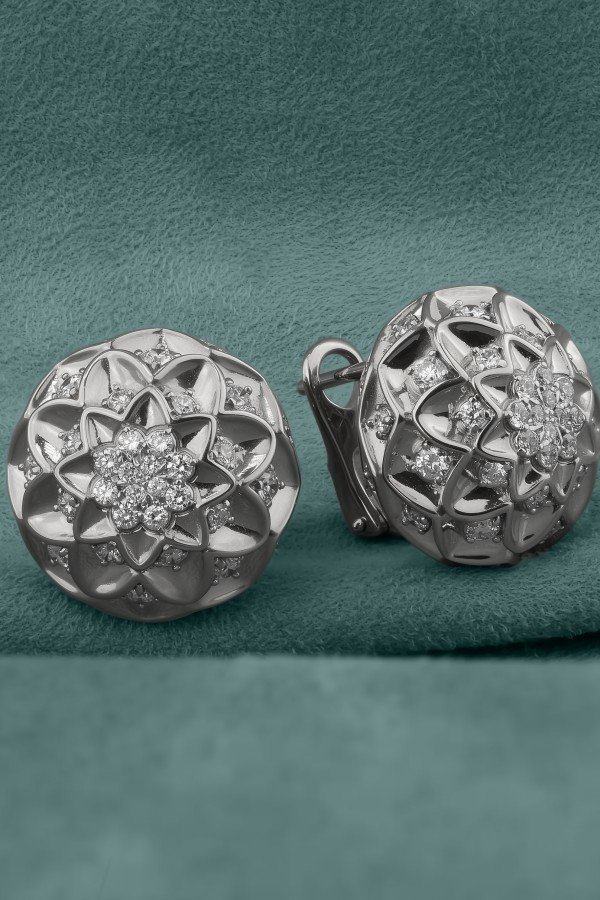 Серьги из белого золота c бриллиантами