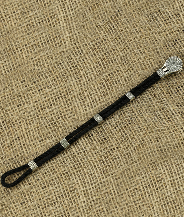 Браслет из серебра 925 пробы и золота 750 пробы c ониксом и шёлковым шнурком