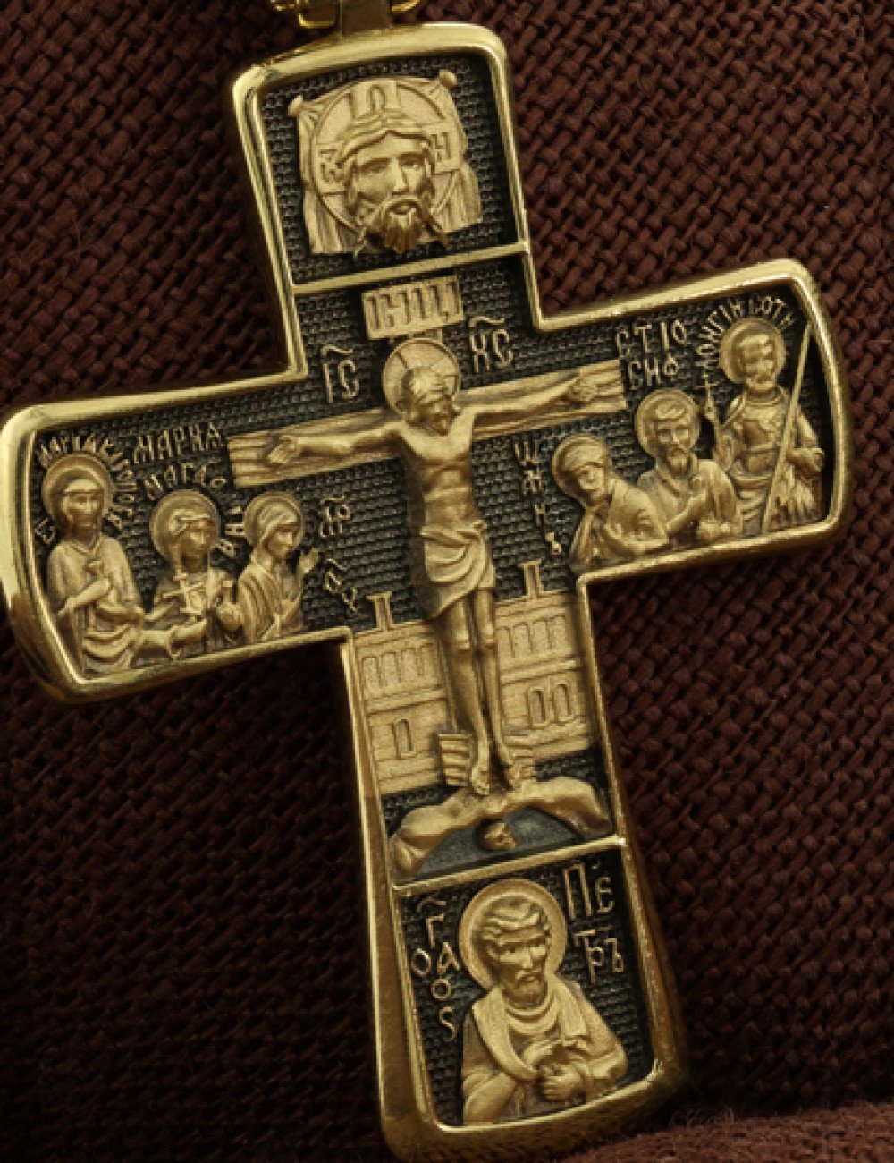 Крест из лимонного золота