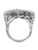 Кольцо из белого золота c ониксом и перламутром