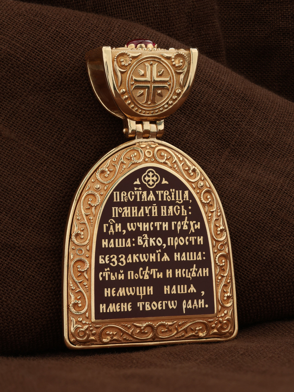 Нательная икона из красного золота 585 пробы c эмалью, рубином и бивнем мамонта