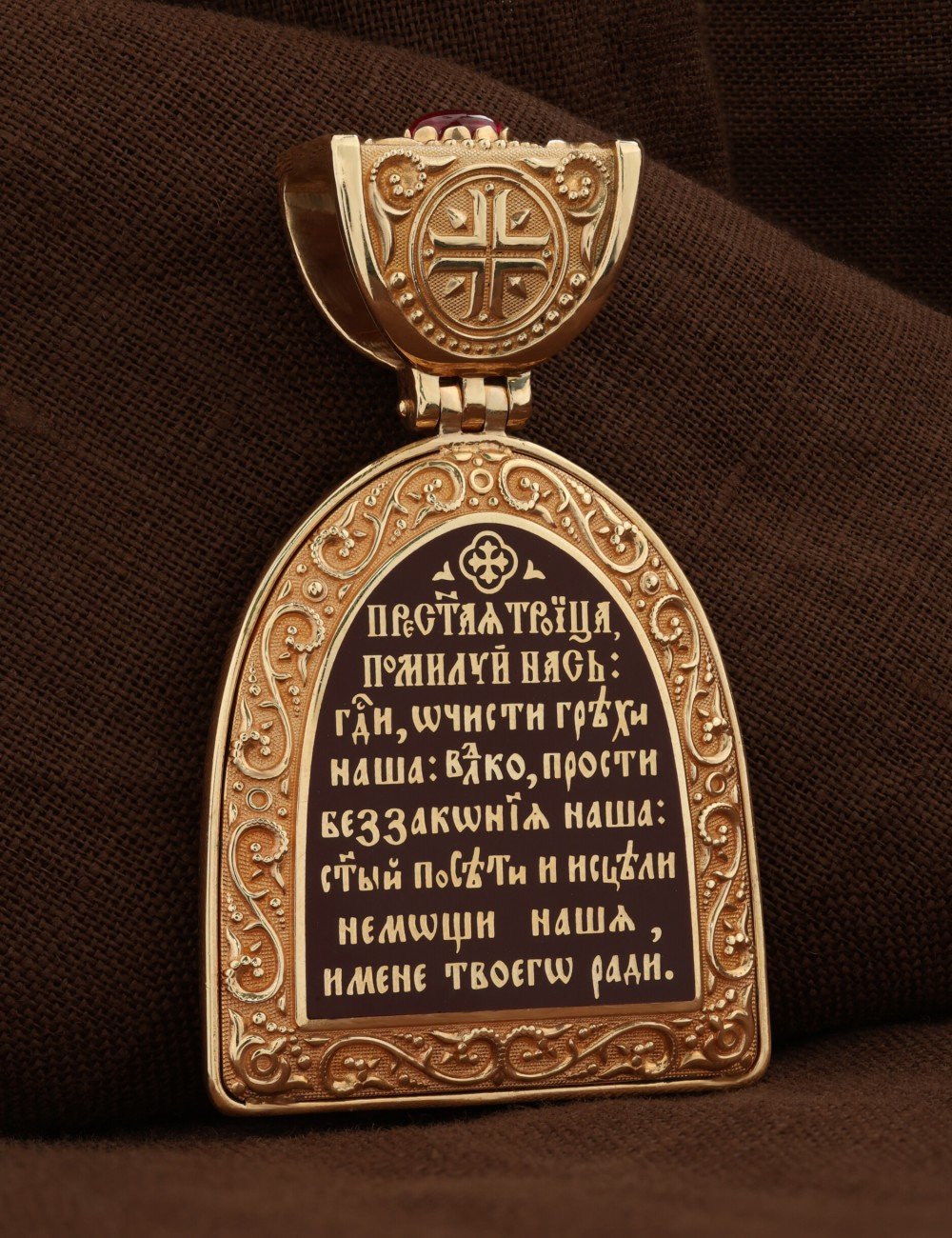 Образок из золота c эмалью, рубином и бивнем мамонта