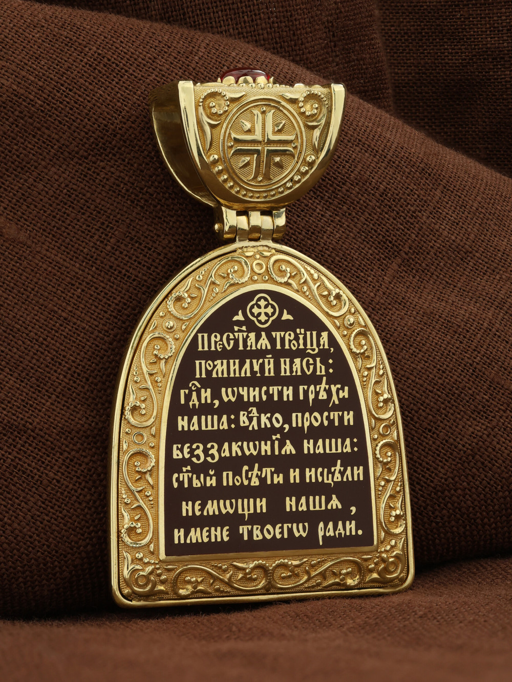 Нательная икона из лимонного золота 585 пробы c эмалью, рубином и бивнем мамонта