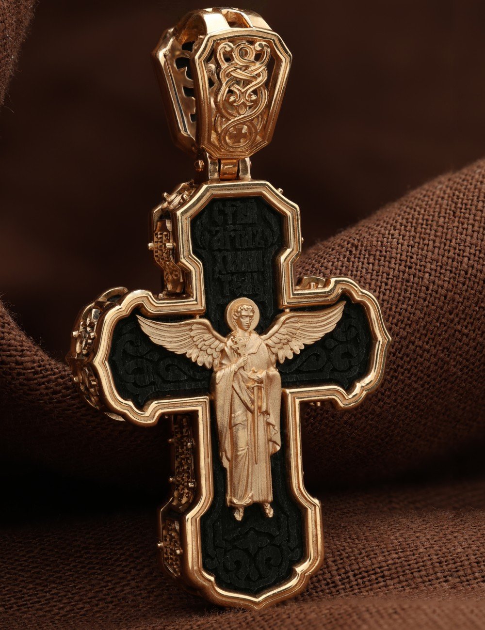 Крест из золота c эбеновым деревом