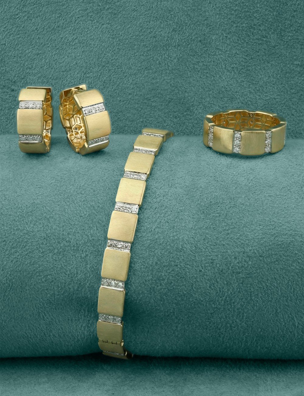 Серьги из лимонного золота c бриллиантами