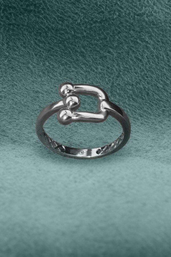 Кольцо из белого золота