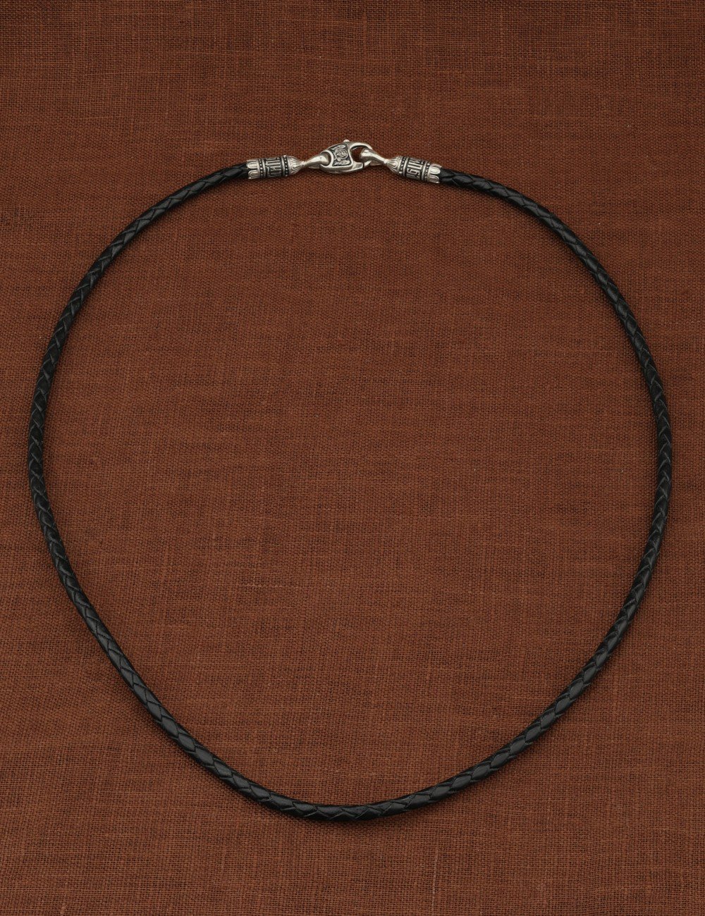 Гайтан из белого золота c кожаным шнурком