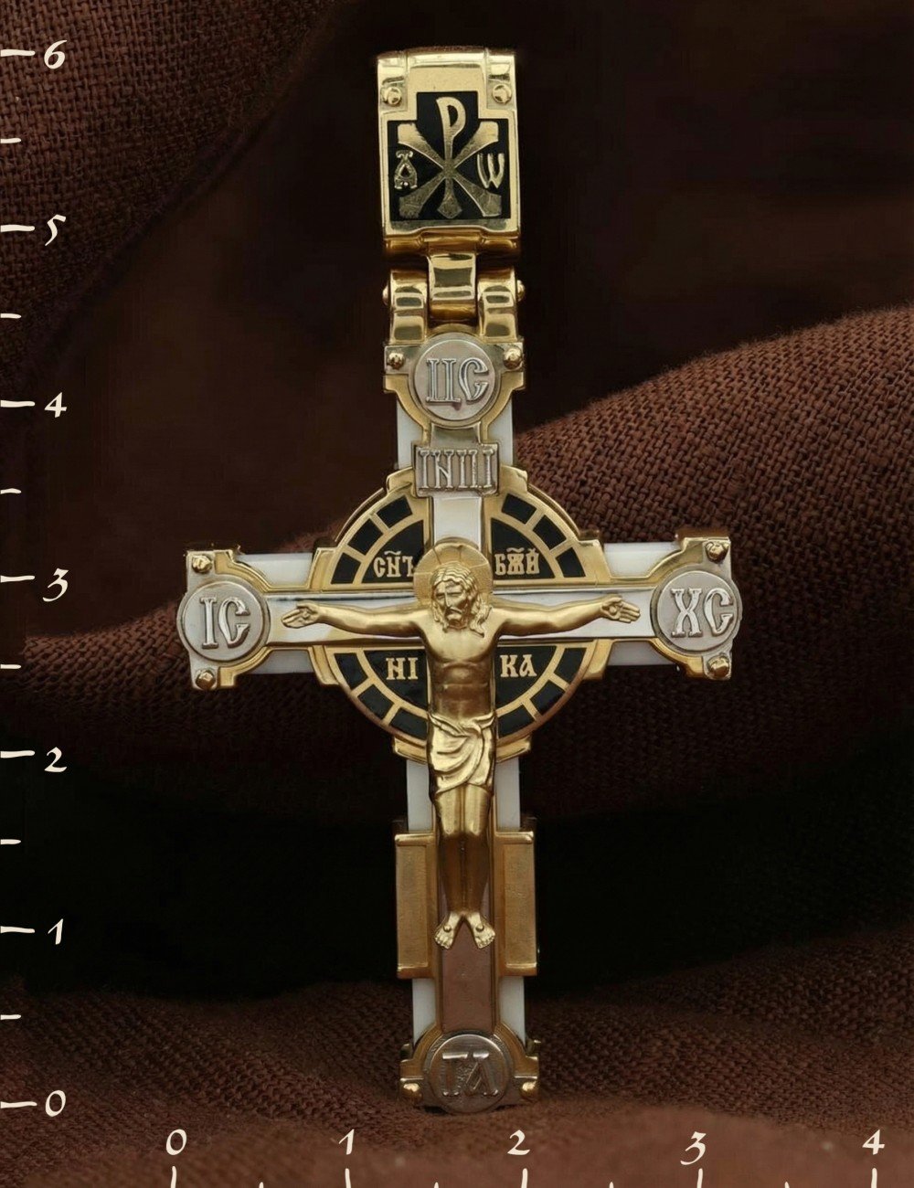 Крест из лимонного золота c эмалью и бивнем мамонта