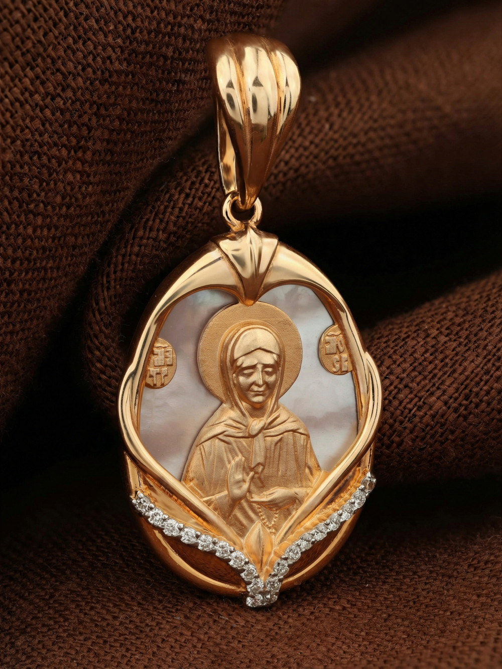 Нательная икона из красного золота 585 пробы c бриллиантами и перламутром