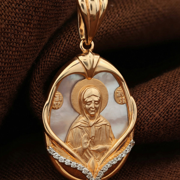 Нательная икона из красного золота 585 пробы c бриллиантами и перламутром