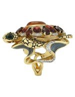 Кольцо из лимонного золота c эмалью, фианитом, гранатом и янтарём