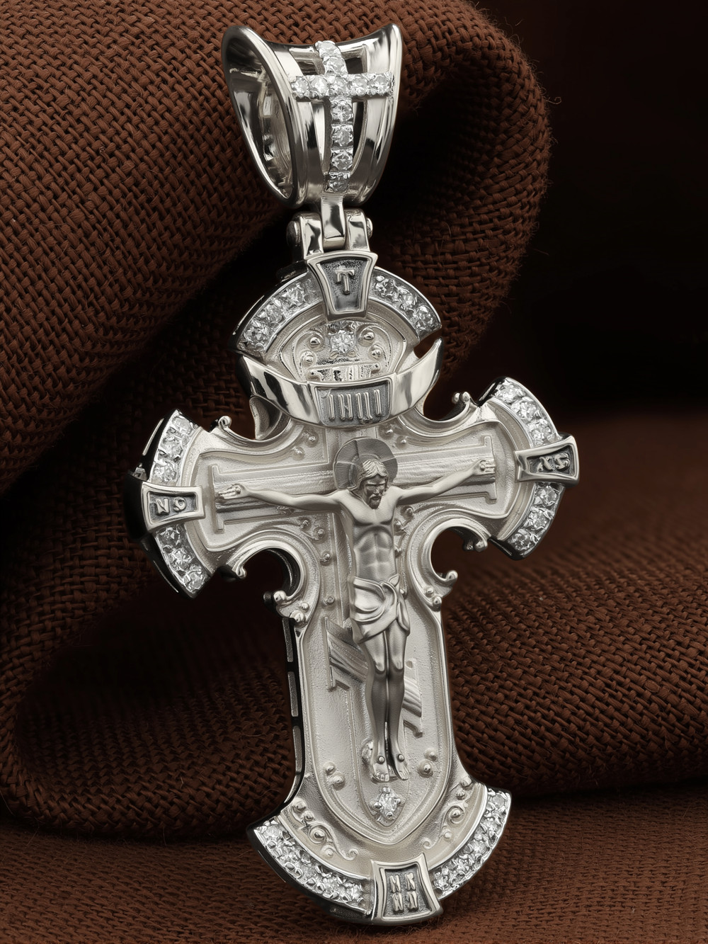 Крест из белого золота 585 пробы c бриллиантами