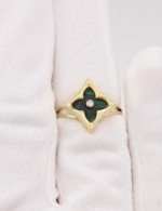 Кольцо из лимонного золота 585 пробы c бриллиантами и малахитом