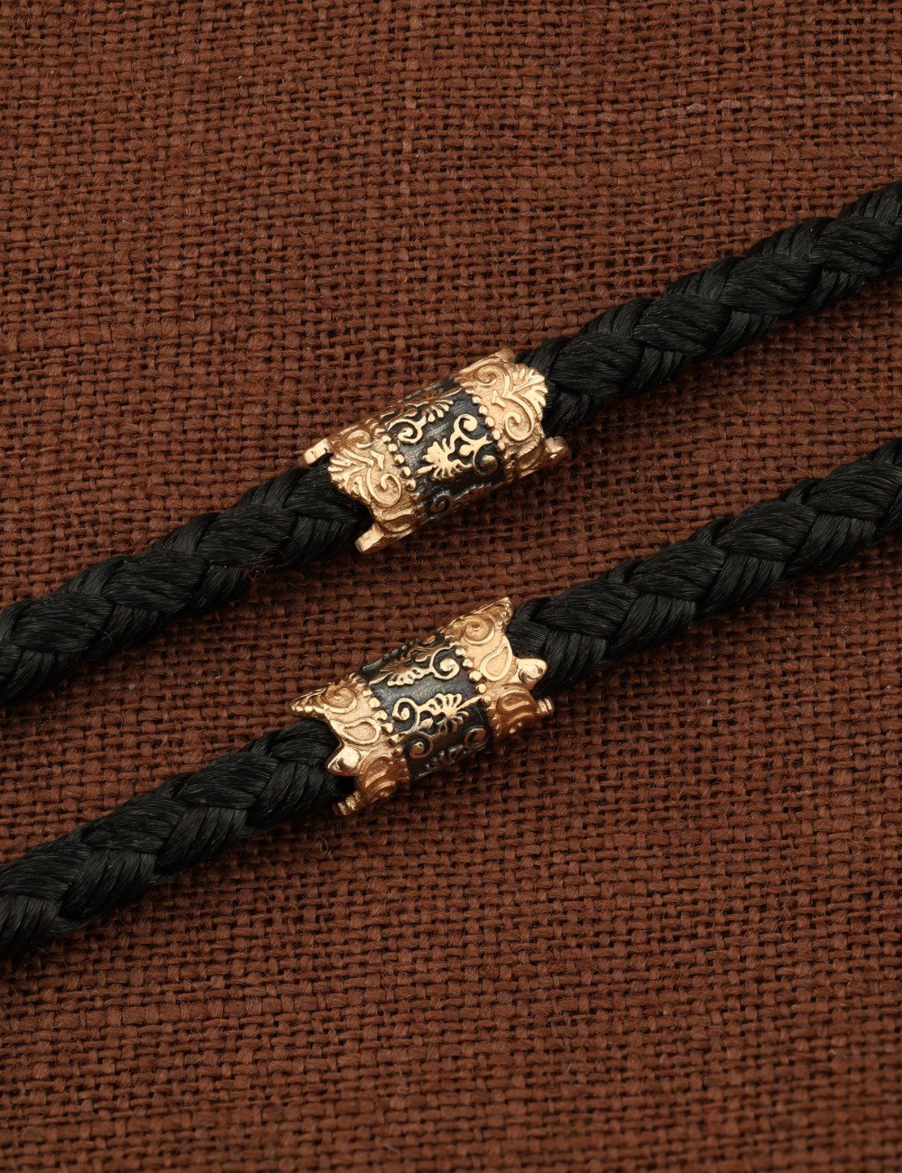 Шнурок шёлковый из золота c шёлковым шнурком