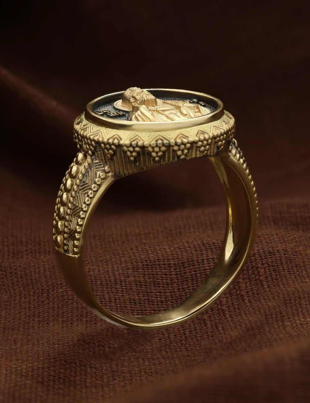 Кольцо из лимонного золота