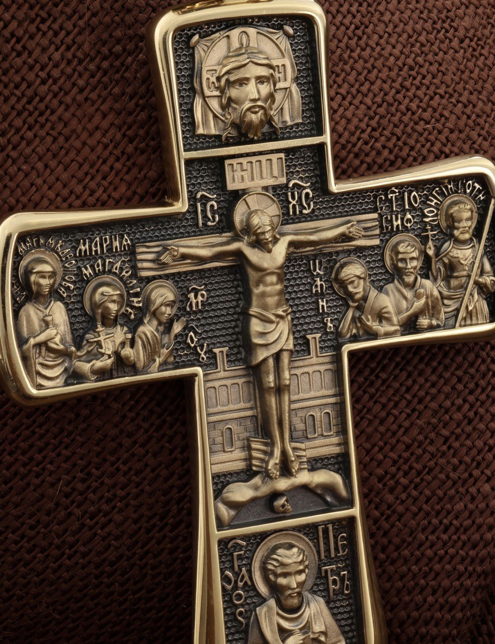 Крест из лимонного золота