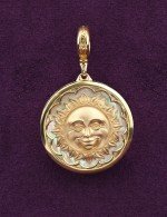 Подвеска из лимонного золота c ониксом и перламутром