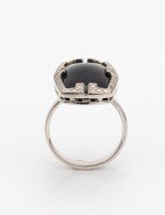 Кольцо из белого золота c бриллиантами, рубином и ониксом