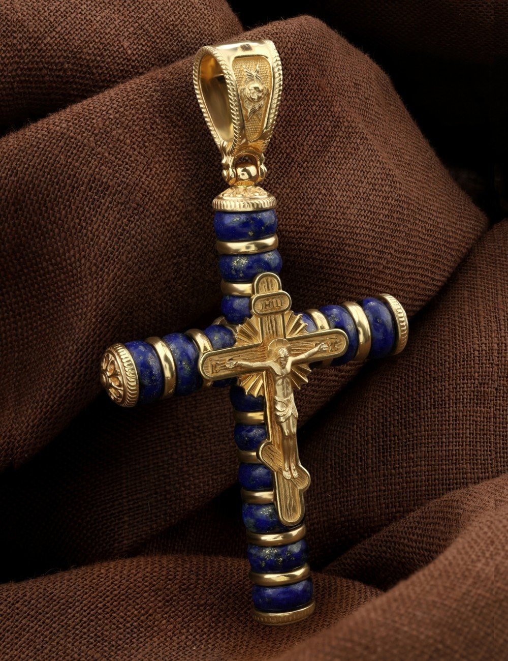 Крест из лимонного золота c лазуритом