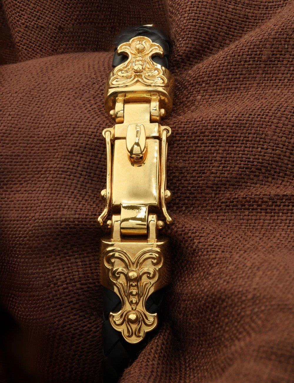 Браслет из лимонного золота c шнурком и ониксом