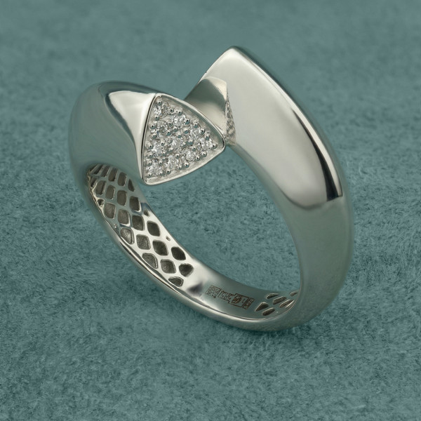 Кольцо из белого золота 585 пробы c бриллиантами