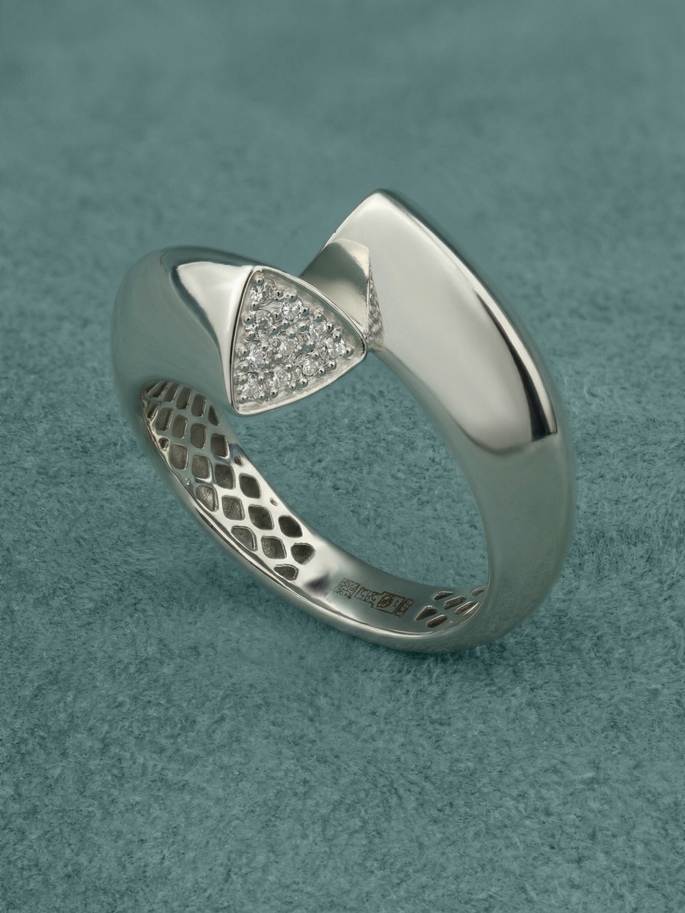 Кольцо из белого золота 585 пробы c бриллиантами