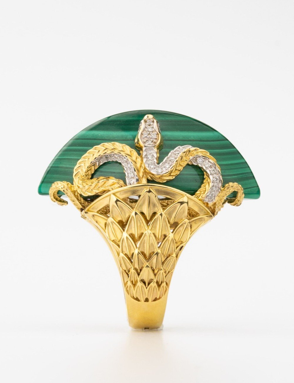 Кольцо из лимонного золота c бриллиантами и малахитом