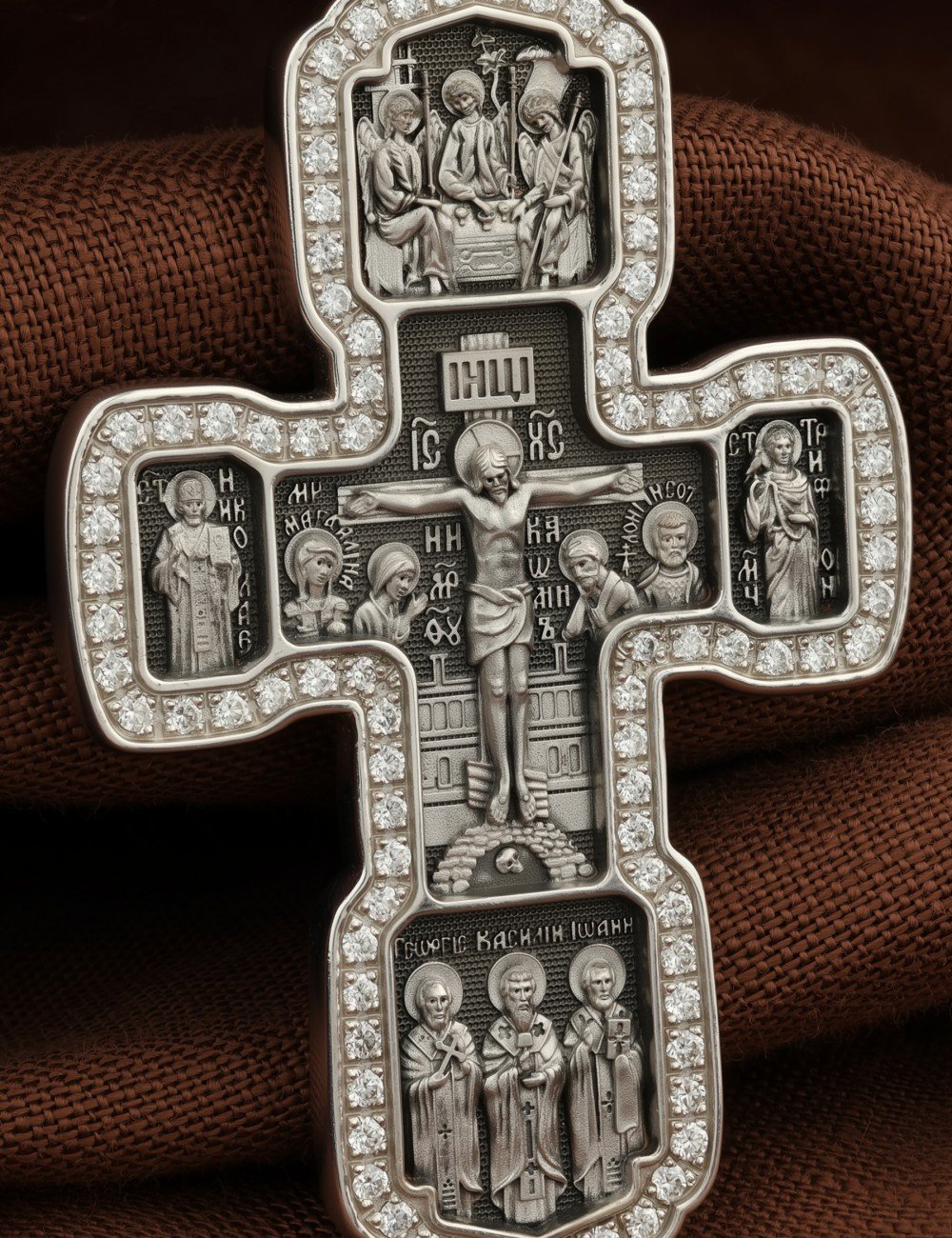 Крест из белого золота c бриллиантами