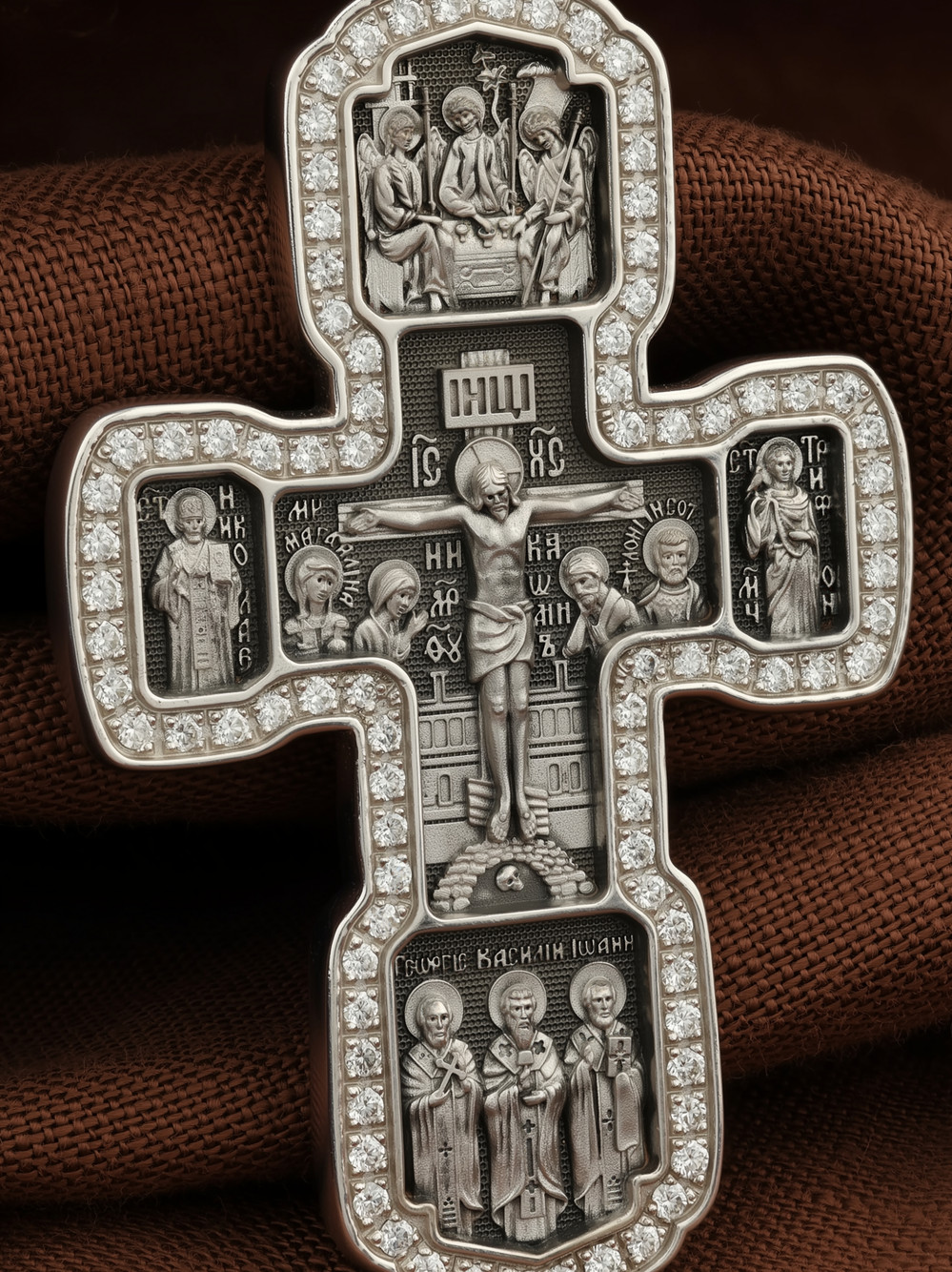 Крест из белого золота 585 пробы c бриллиантами