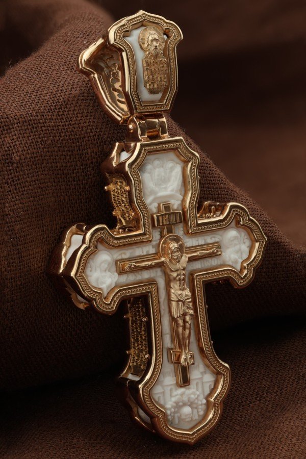 Крест из золота c бивнем мамонта