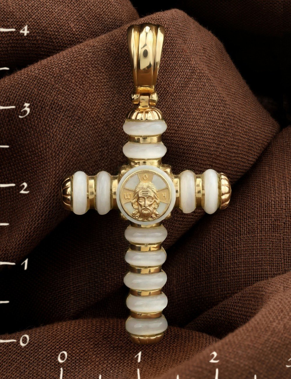 Крест из лимонного золота c кахолонгом