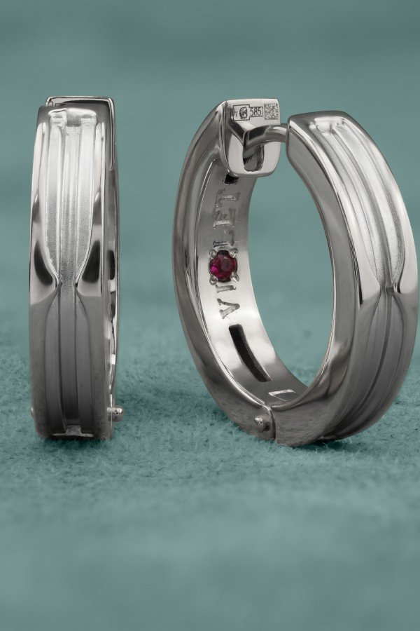 Серьги из белого золота c рубином