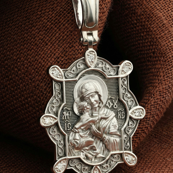 Нательная икона из белого золота 585 пробы c бриллиантами
