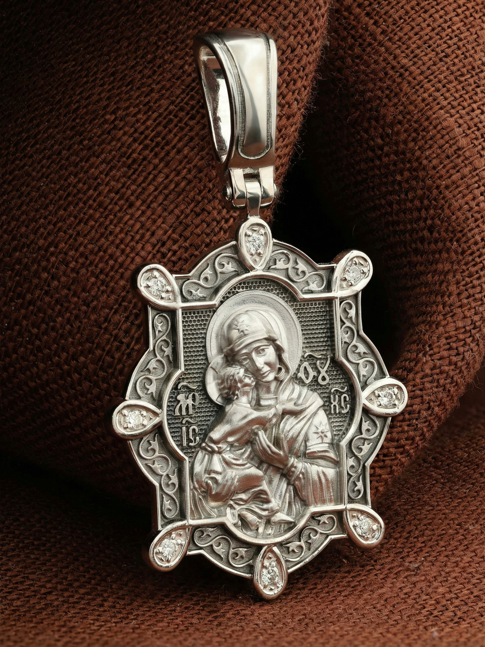 Нательная икона из белого золота 585 пробы c бриллиантами