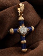 Крест из золота c ониксом и лазуритом