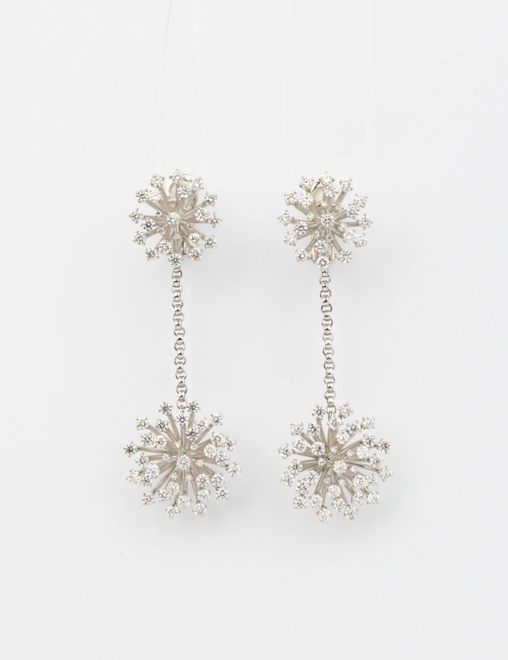 Серьги из белого золота c бриллиантами