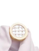 Кольцо из лимонного золота c эмалью и перламутром