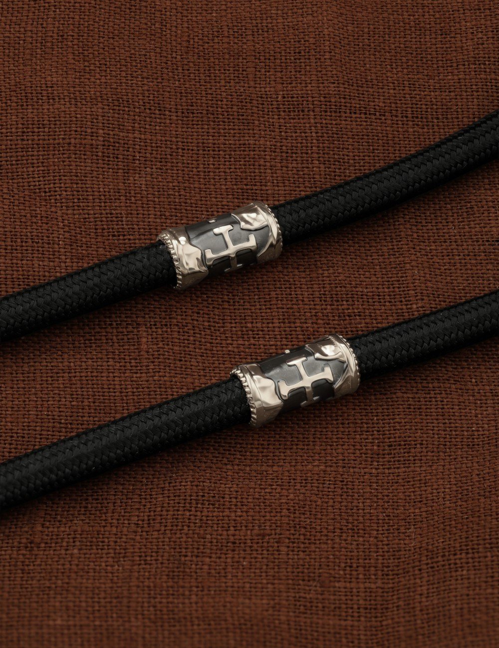 Шнурок шёлковый из белого золота c шёлковым шнурком