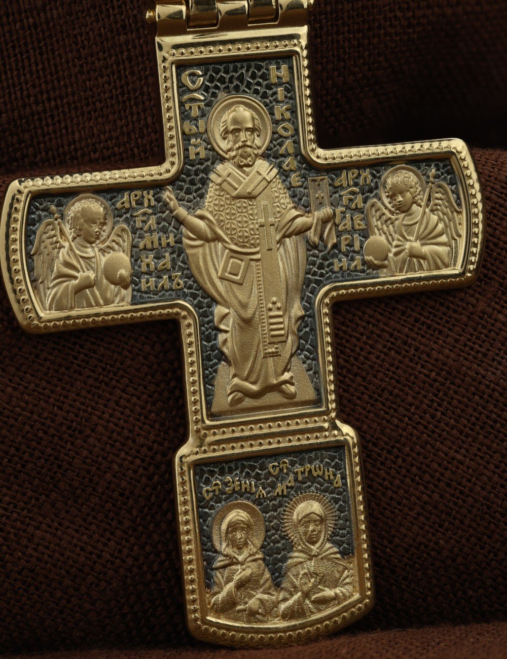 Крест из лимонного золота