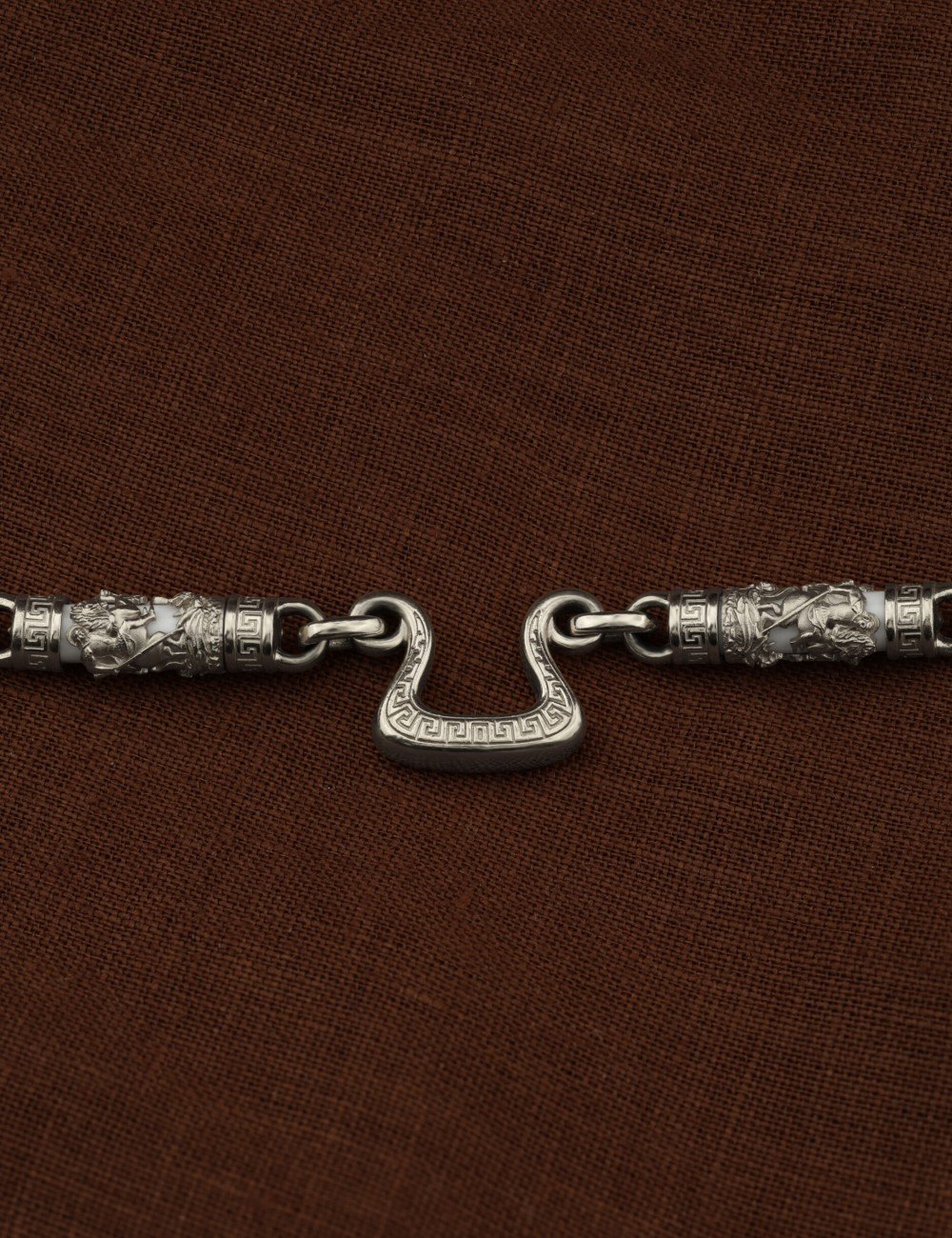 Цепь из белого золота c эмалью и бивнем мамонта